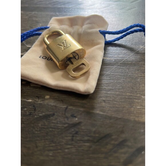 Louis Vuitton Lock & Key #300 - Picture 4 of 4